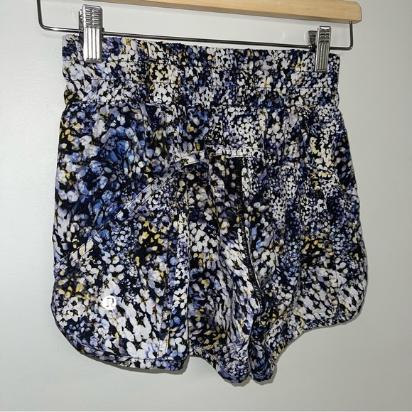 Lululemon Tracker Short V Women's Size 4 US Purple White Floral 4" Inseam Run - Picture 9 of 10